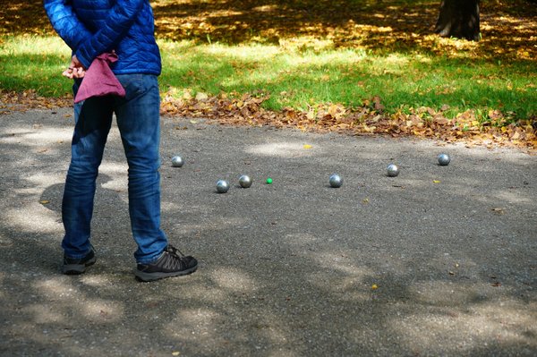 Quels sont les bienfaits de la pétanque sur la coordination des seniors ?